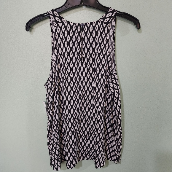 ❗️NWT❗️Women's High Neck Sleeveless Black Print Blouse Old Navy Size Medium - Picture 3 of 8